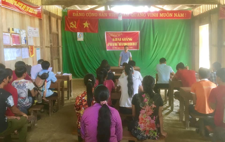 Khai giảng lớp đào tạo nghề “Nuôi và phòng trị bệnh cho lợn” tại thôn Ký Thì